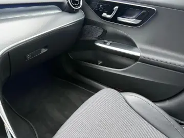 Mercedes-Benz C 220 d AVANTGARDE+AHK+MEMORY+KAMERA+AMBIENTE