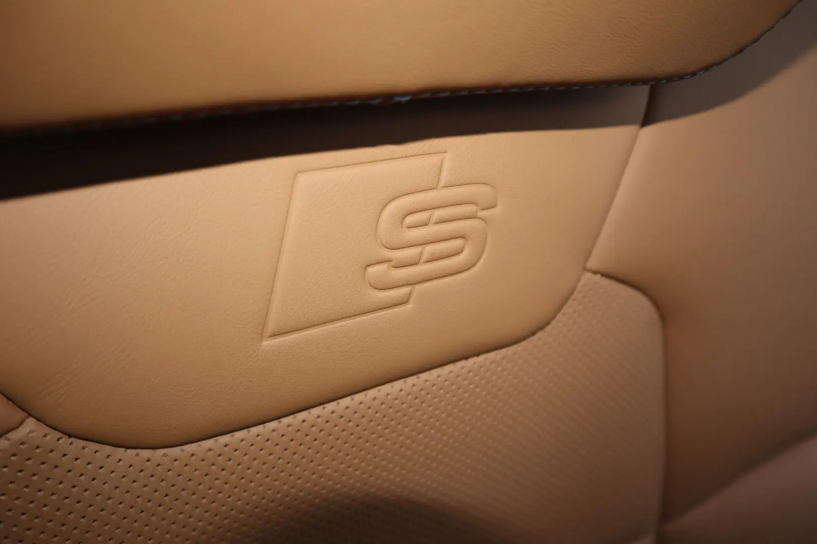A8L 60 TFSI V8 lang exclusive 5-Si./UPE203.175,-