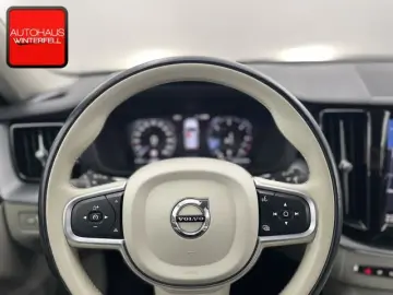 XC60 B5 AWD PRO AHK+STANDHEIZUNG+MEMORY+KAMERA+