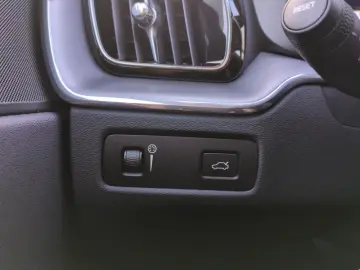 XC60 B4 (Diesel) Momentum Pro AWD Automatik Navi