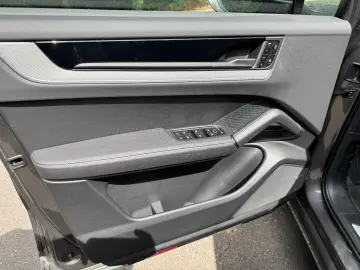 Cayenne E-Hybrid**Panorama**Leder**Bose**