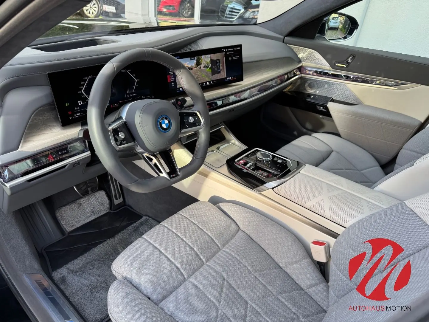 M760 e Cinema Sky Lounge Chauffeur