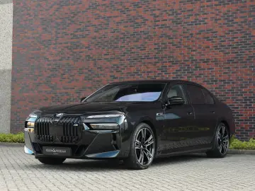 M760e xDrive *SkyLounge*Individual*B&W*