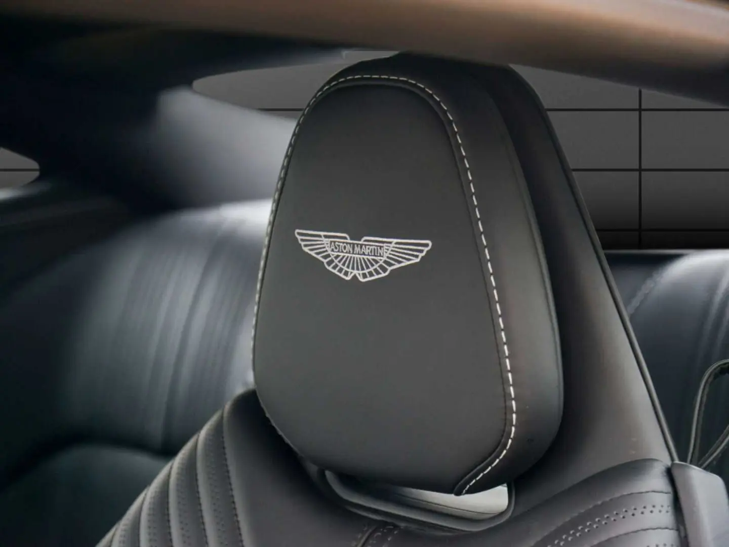 DB11 V8 Coupe
