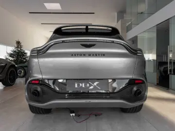 DBX V8 4x4
