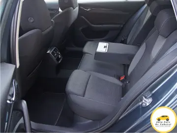 Skoda Octavia Style 2.0 TDI DSG  ACC  senzori  LED