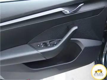 Skoda Octavia Style 2.0 TDI DSG  ACC  senzori  LED