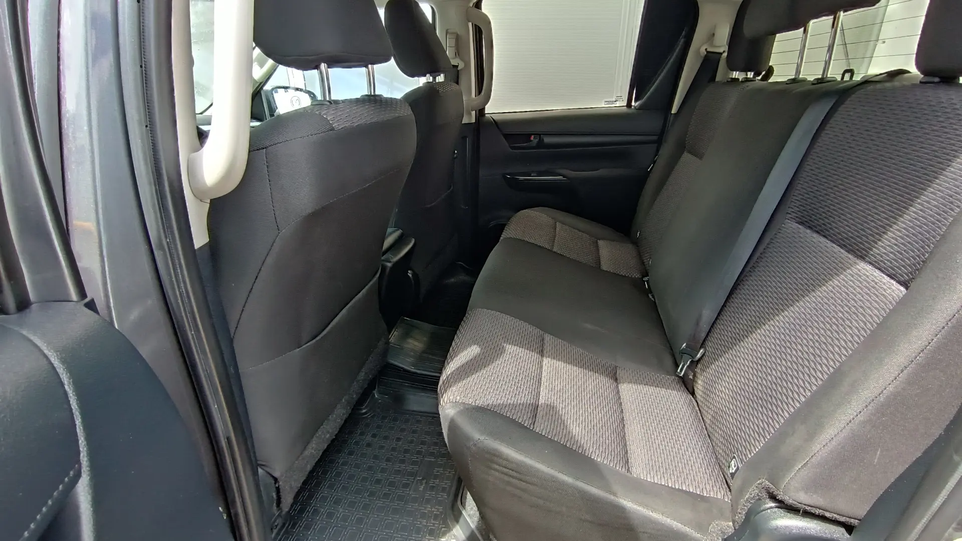 Toyota Hilux 2.4D 150CP 4x4 Double Cab 6MT