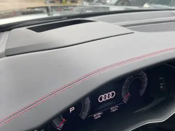 Q8 S-LINE+COMPETITION+VOLLEDER+CARBON+23