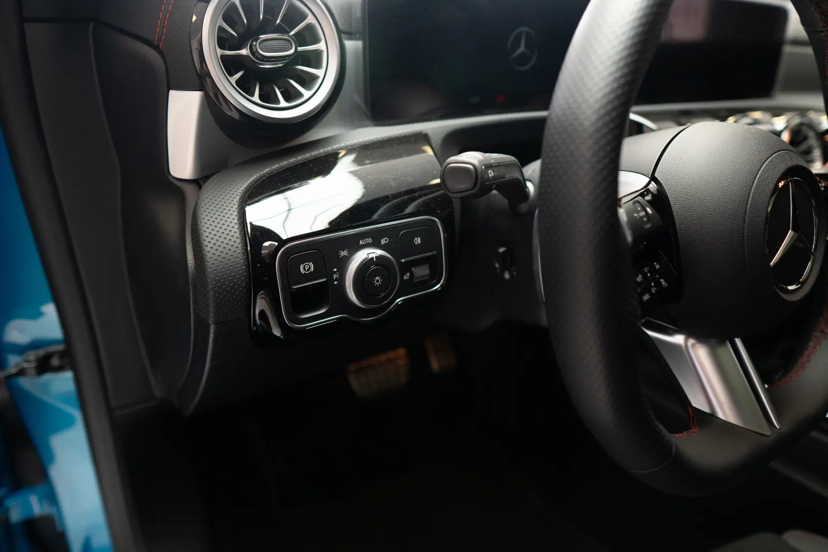 Mecedes-benz CLA 200 Coupe AMG Pano HeadUp 360 LED Burmester