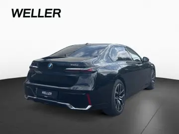 740d xDrive M SPORT SkyL,Sthz,AHK,DAPro,B&W