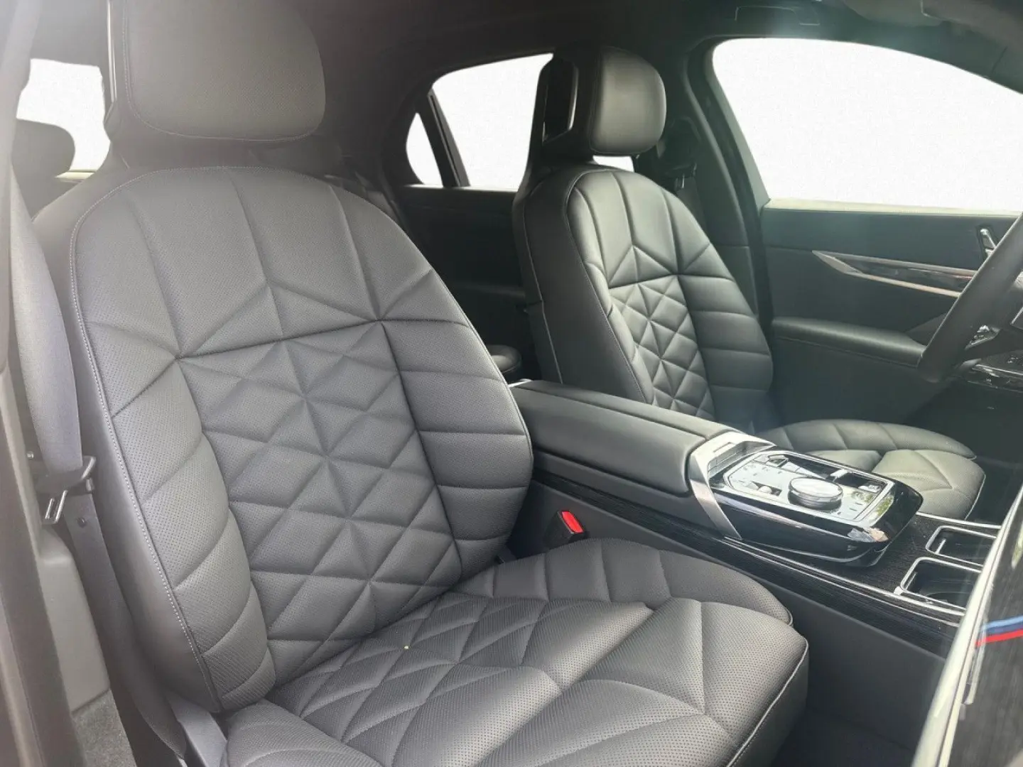 740d xDrive M SPORT SkyL,Sthz,AHK,DAPro,B&W