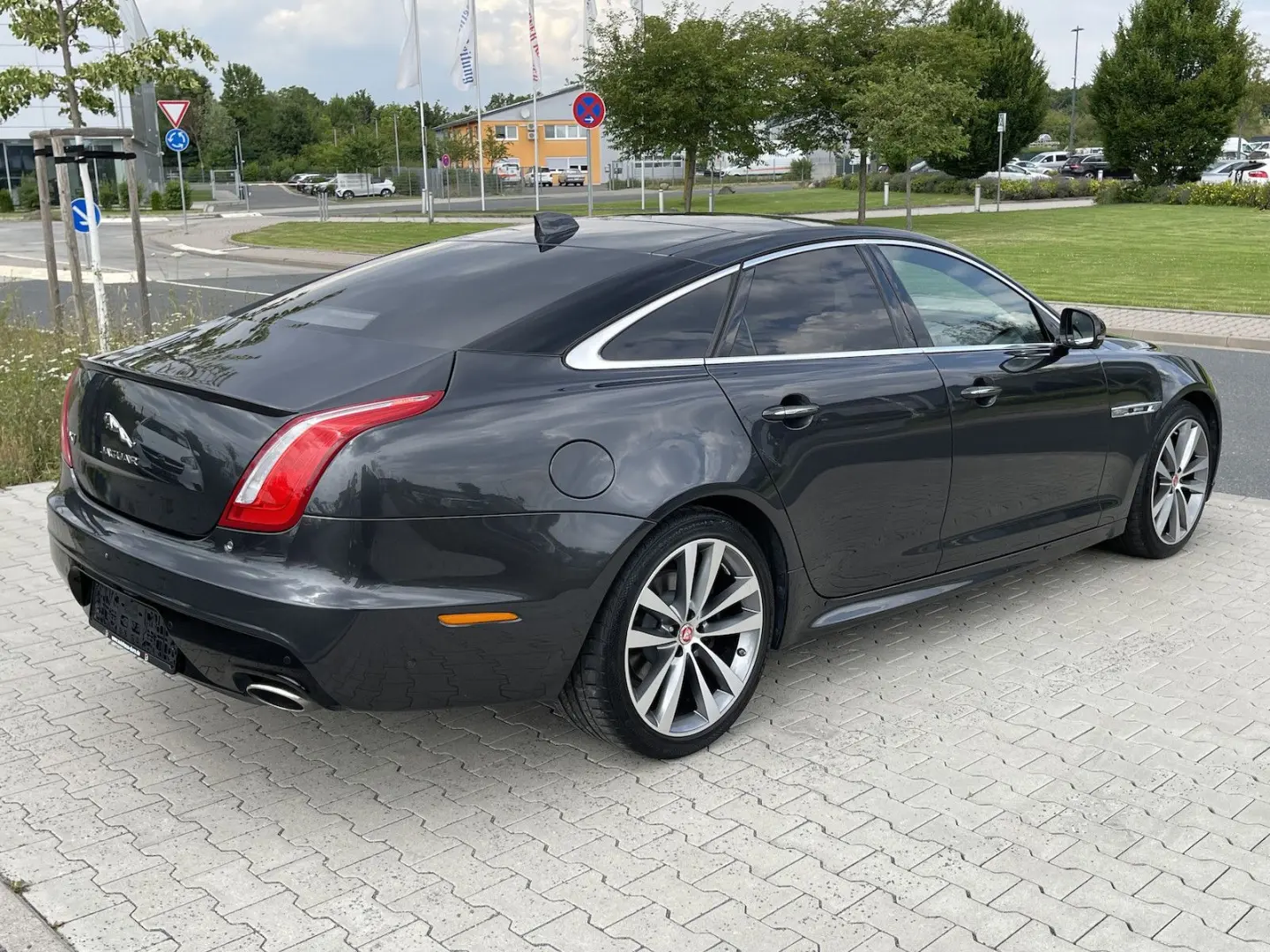 Jaguar XJ