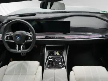 750e xDrive M Sport Pro|SkyLounge|DAProf.|Massag