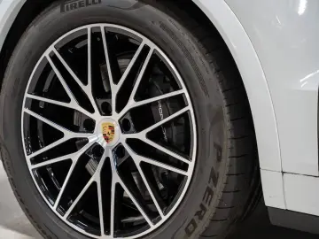Cayenne E-Hybrid Beifahrerdisplay Massagesitze