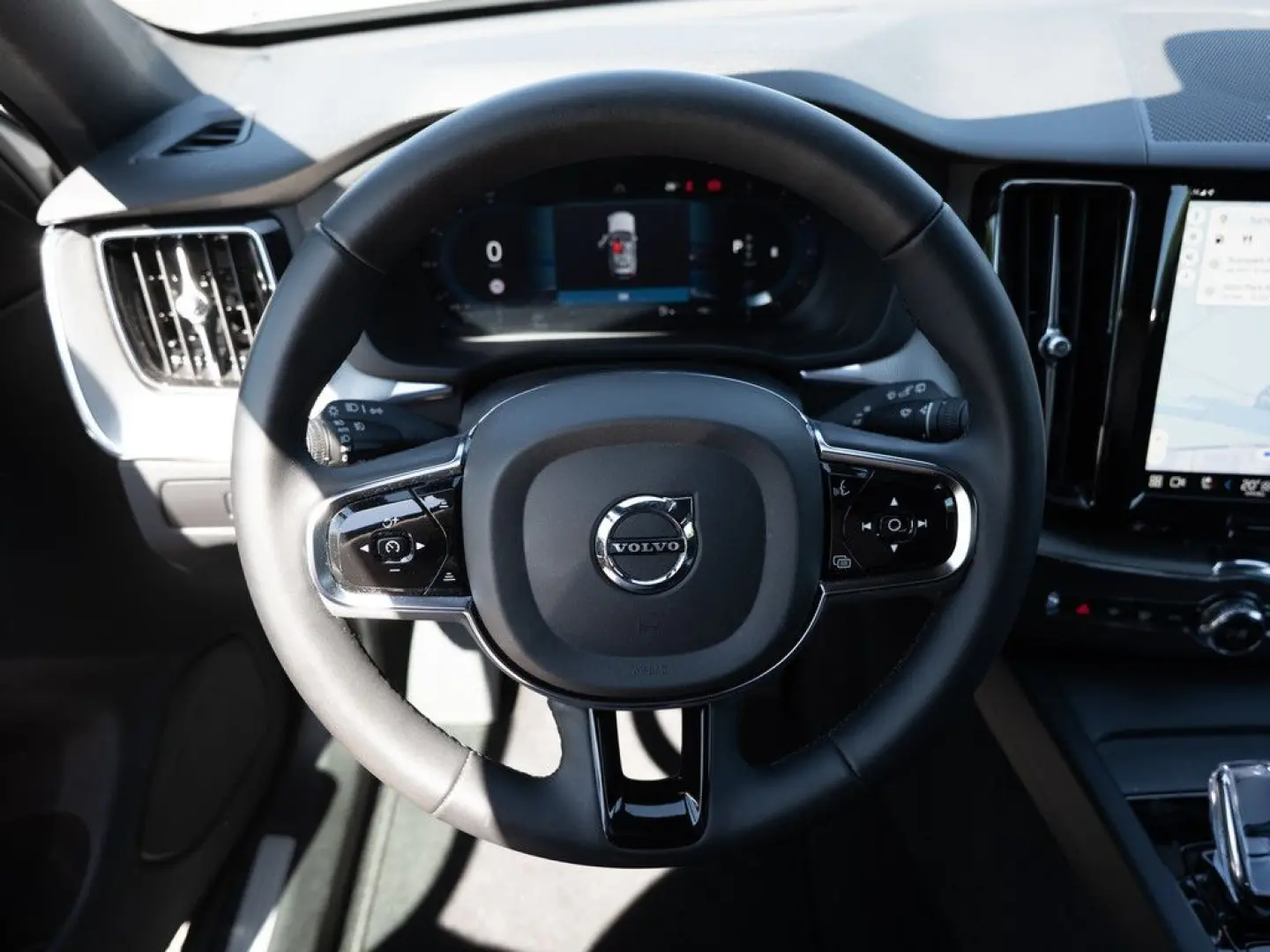 Volvo XC60 B4 Plus Dark AWD FACEL. 360° LED ACC