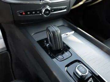 XC60 D5 AWD R-Design LED FACEL. W-LAN NAVI SHZ