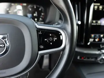 XC60 D5 AWD R-Design LED FACEL. W-LAN NAVI SHZ