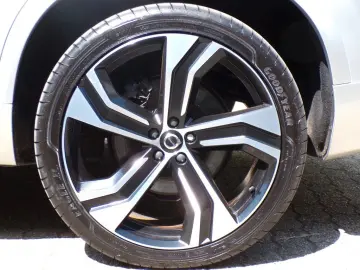 XC90 T8