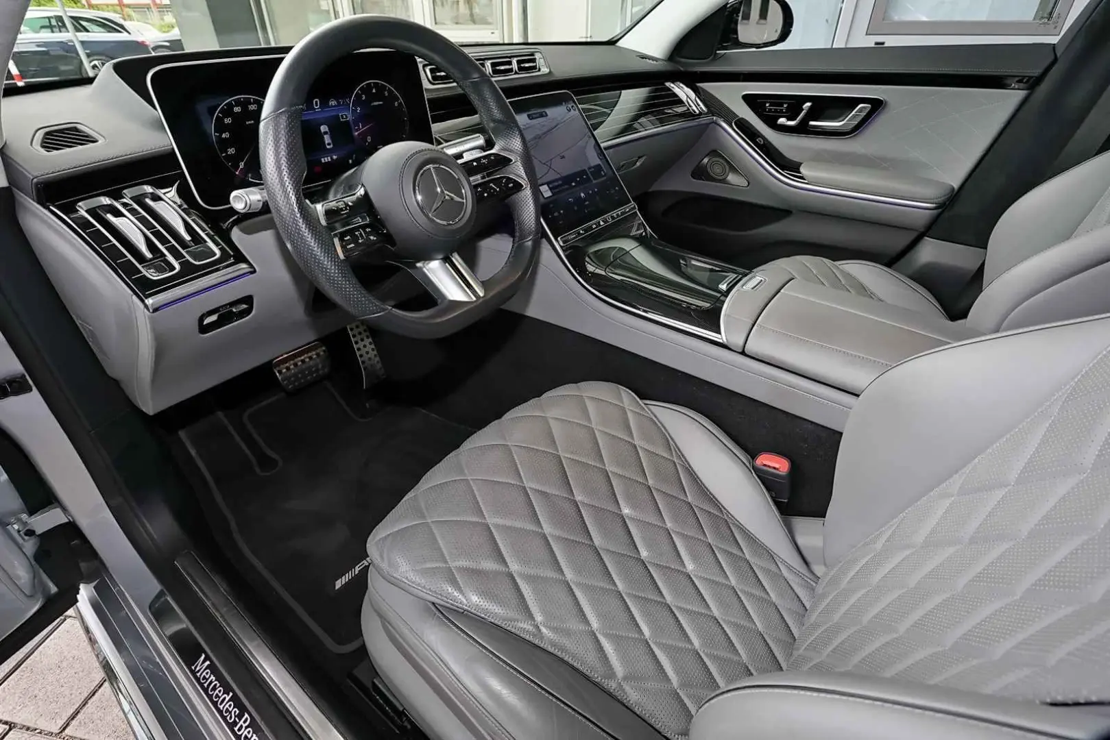 S 580 4M AMG PANORAMA+DISTRONIC+BURMESTER+360°