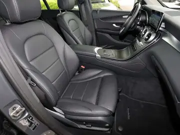 GLC 300 de 4M AHK+TOTWINKEL+DISTRONIC+CARPLAY