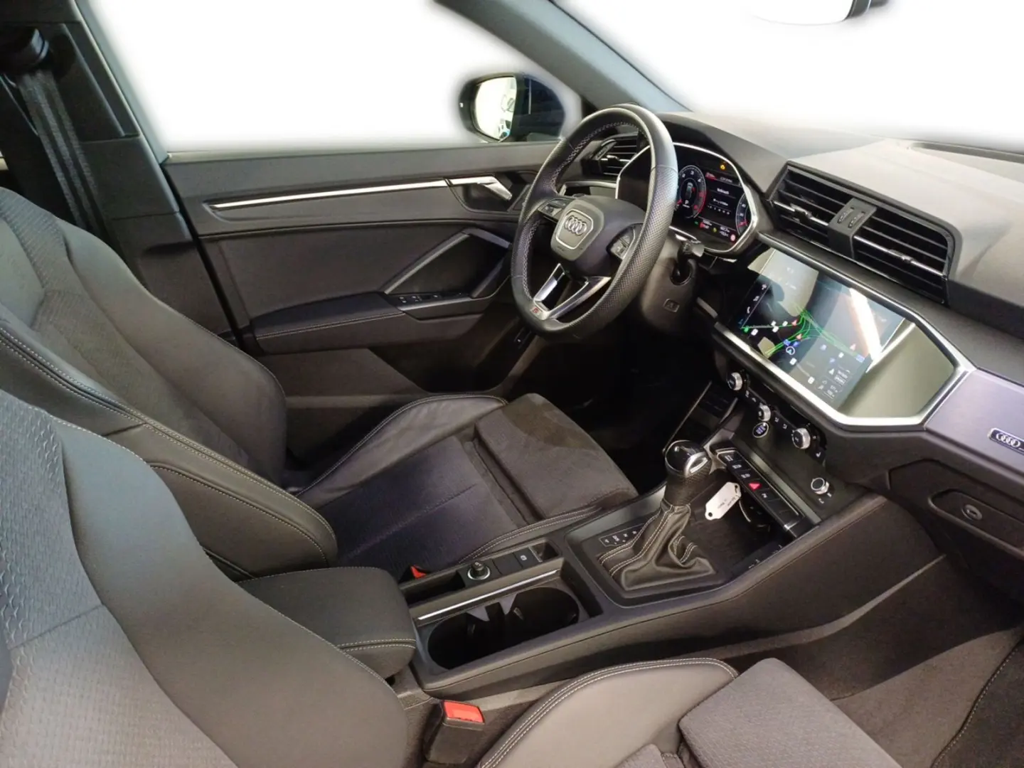 Q3 Sportback S-Line 19 AHK MATRIX NAVI PANO RFK