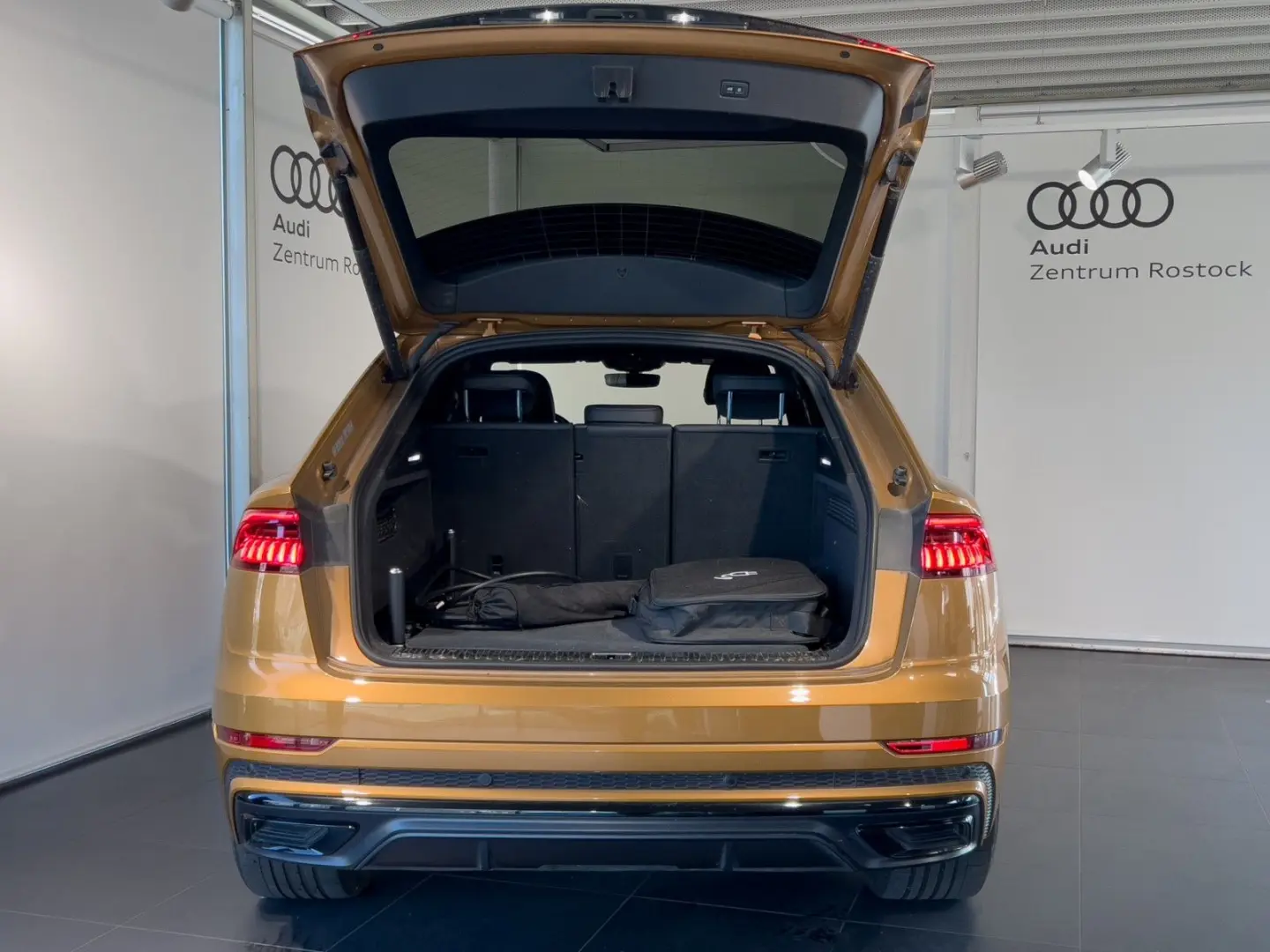 Q8 60 TFSI e QUATTRO S-Line+NAVI+HD MATRIX+HEAD