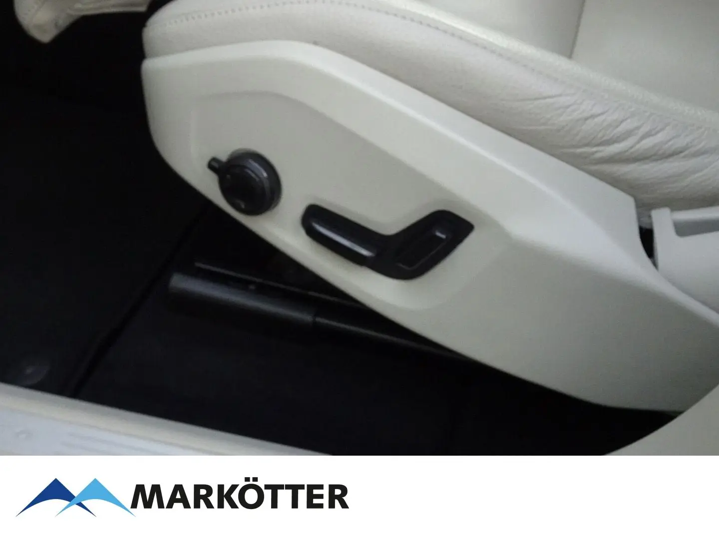 XC60 B4 Ultimate Dark AWD/NAVI/LED/ACC/360°CAM/
