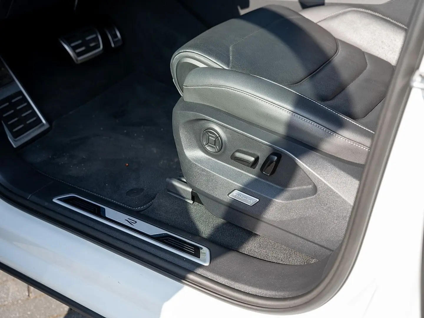 Touareg 3.0 V6 TDI R-Line 4M AHK MATRIX PANO NAV