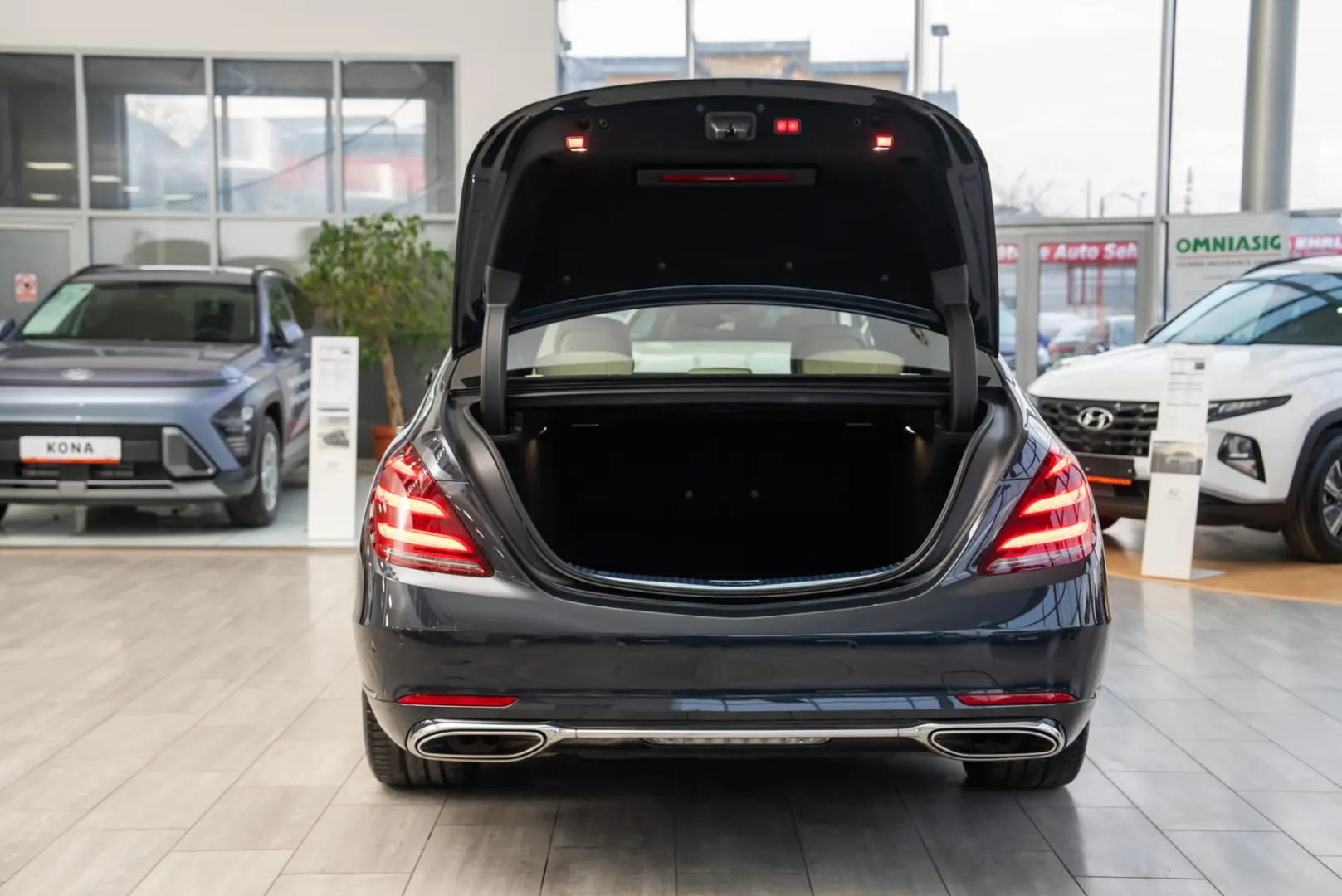 Mercedes-Benz S-Class S560 V8 4MATIC 9G-Tronic