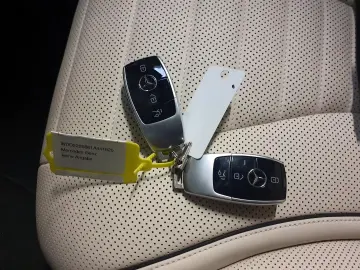 Mercedes-Benz S-Class S560 V8 4MATIC 9G-Tronic