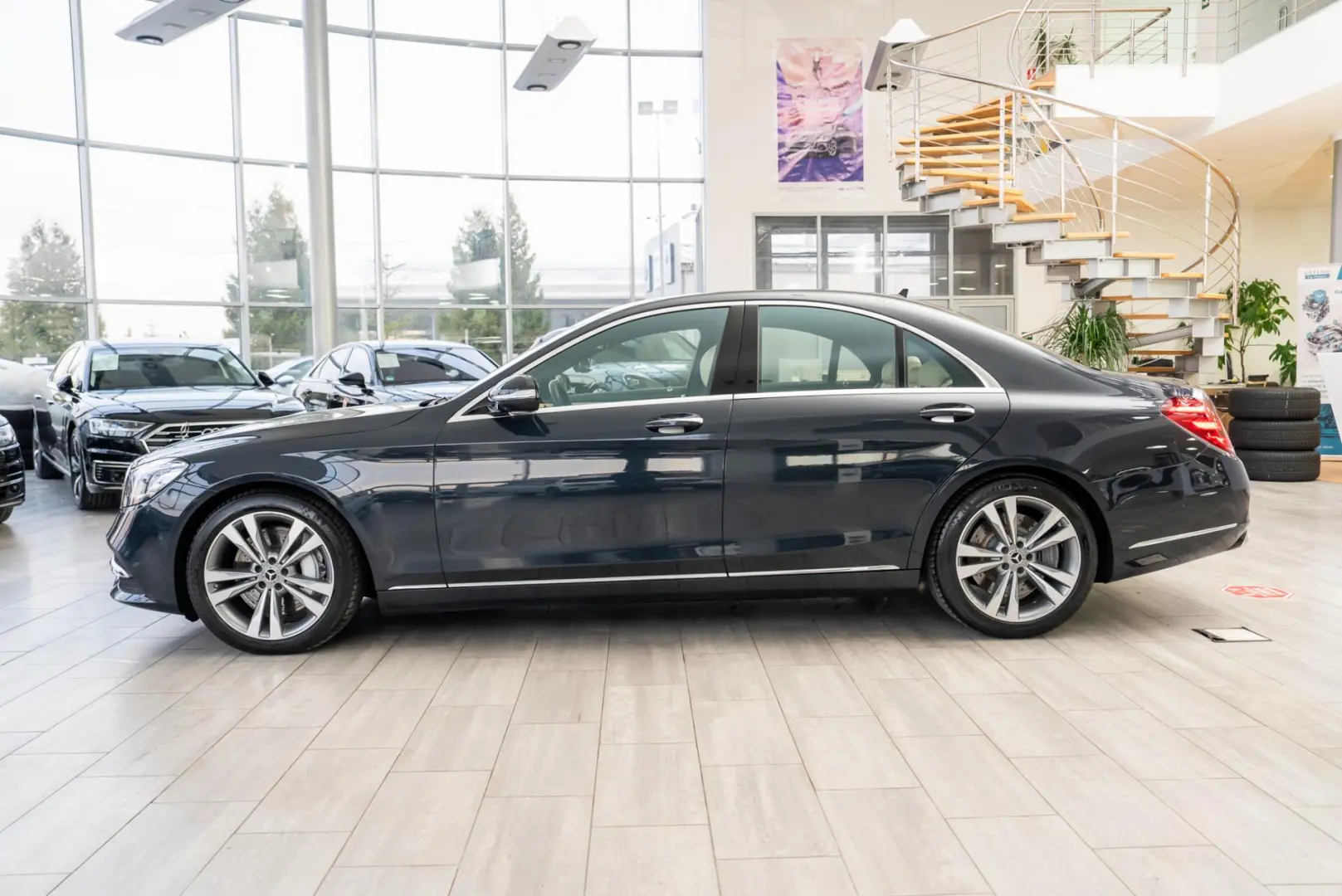 Mercedes-Benz S-Class S560 V8 4MATIC 9G-Tronic