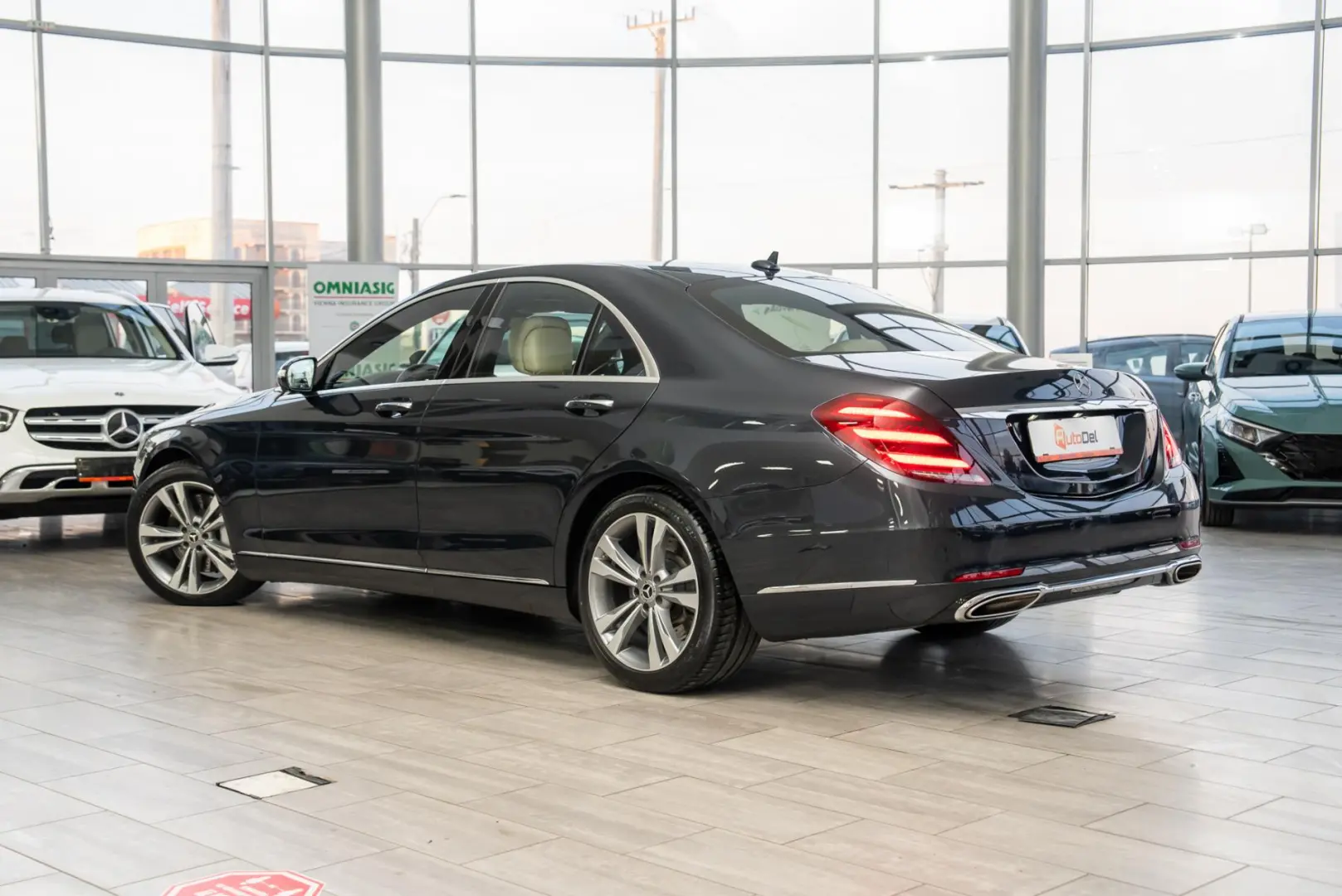 Mercedes-Benz S-Class S560 V8 4MATIC 9G-Tronic