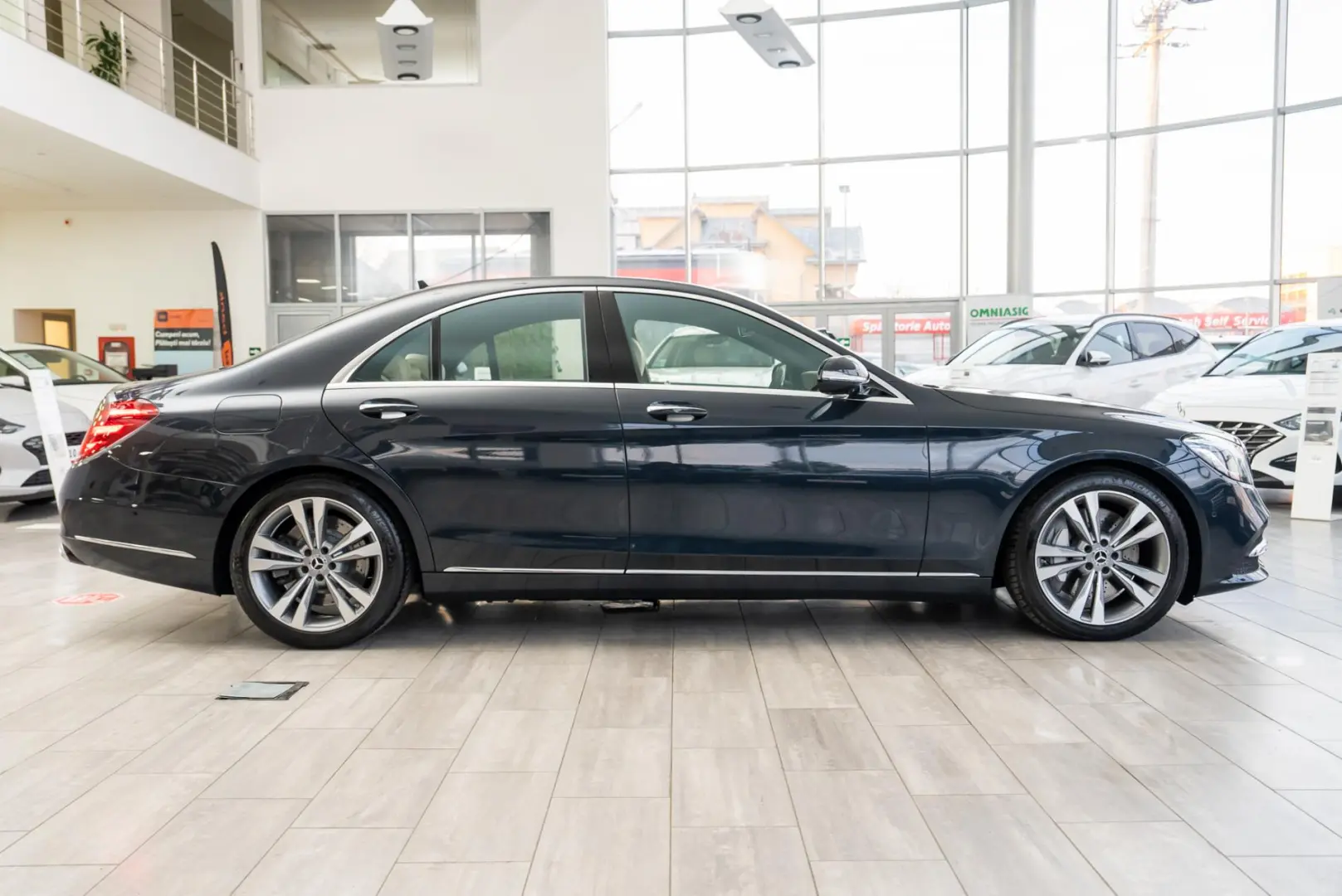 Mercedes-Benz S-Class S560 V8 4MATIC 9G-Tronic