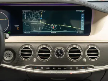 Mercedes-Benz S-Class S560 V8 4MATIC 9G-Tronic