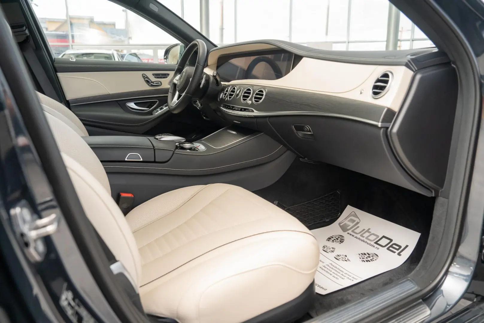 Mercedes-Benz S-Class S560 V8 4MATIC 9G-Tronic