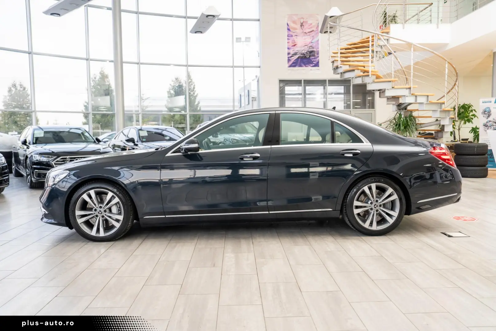 Mercedes-Benz S-Class S560 V8 4MATIC 9G-Tronic