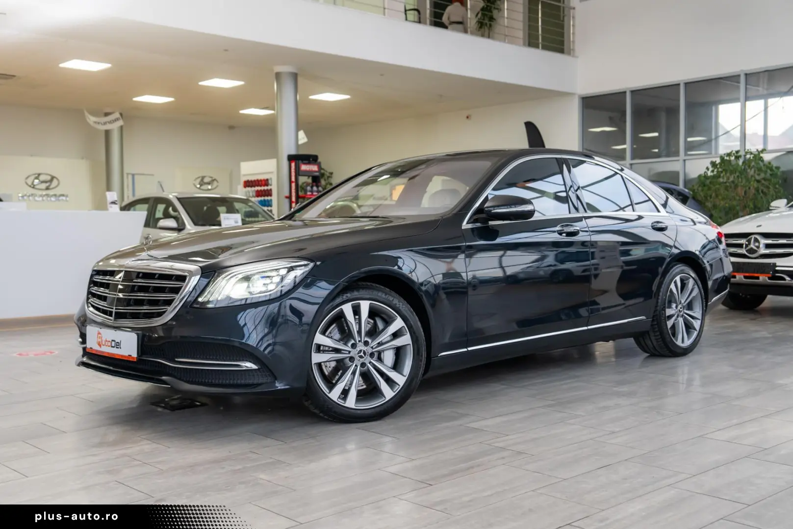 Mercedes-Benz S-Class S560 V8 4MATIC 9G-Tronic