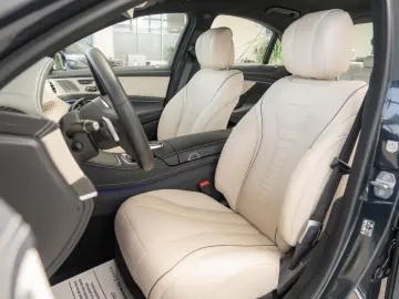 Mercedes-Benz S-Class S560 V8 4MATIC 9G-Tronic