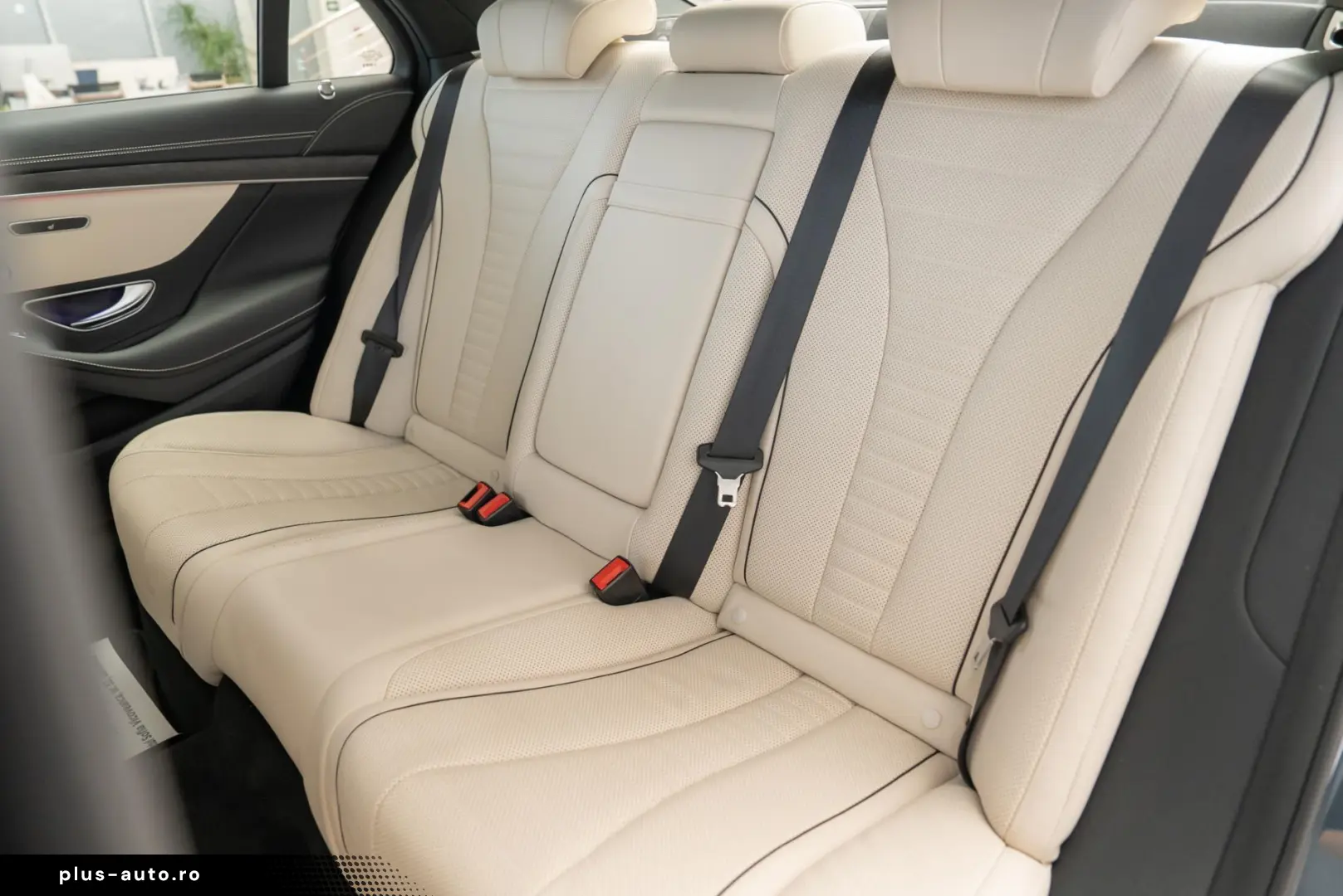 Mercedes-Benz S-Class S560 V8 4MATIC 9G-Tronic