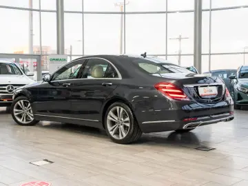 Mercedes-Benz S-Class S560 V8 4MATIC 9G-Tronic