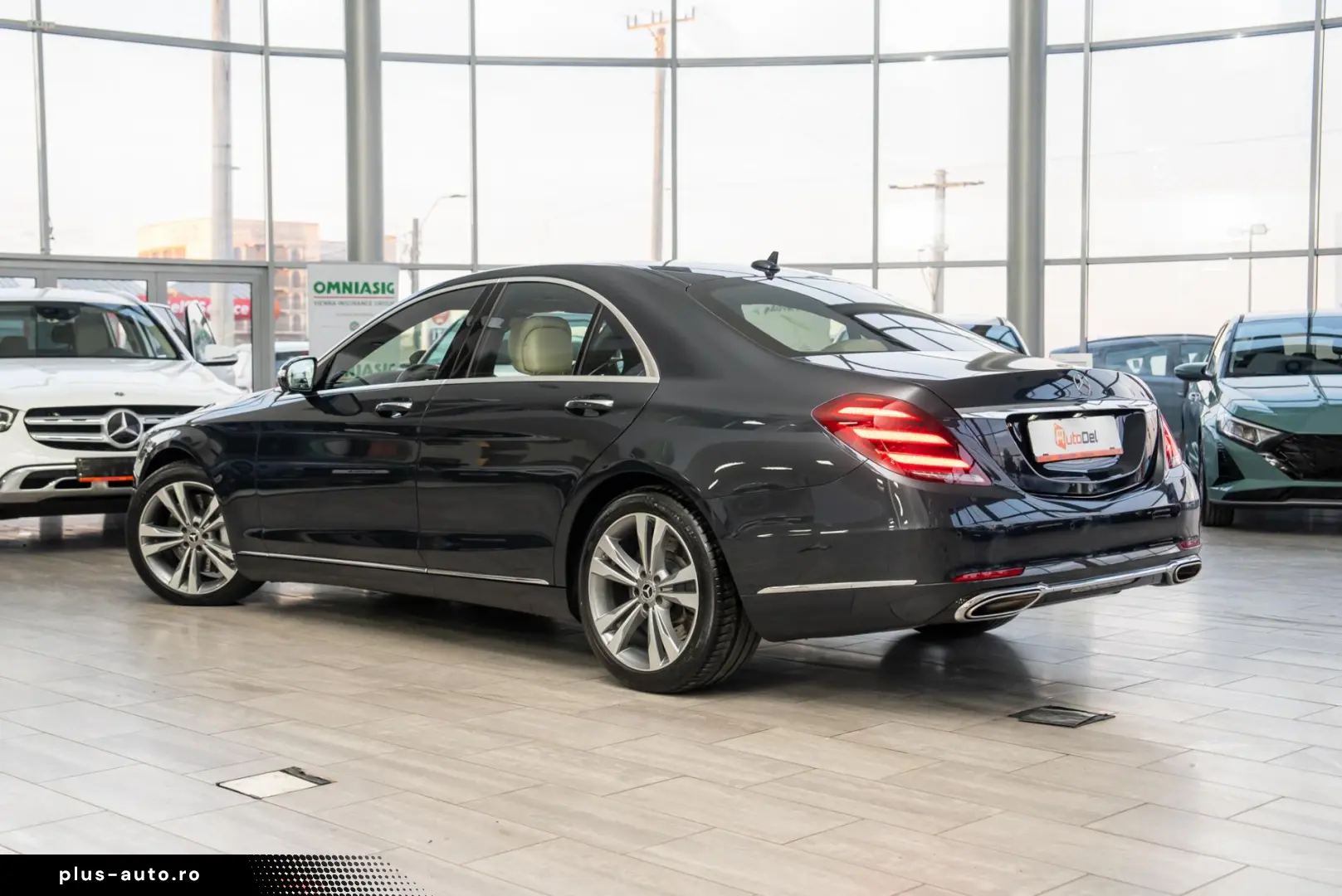 Mercedes-Benz S-Class S560 V8 4MATIC 9G-Tronic
