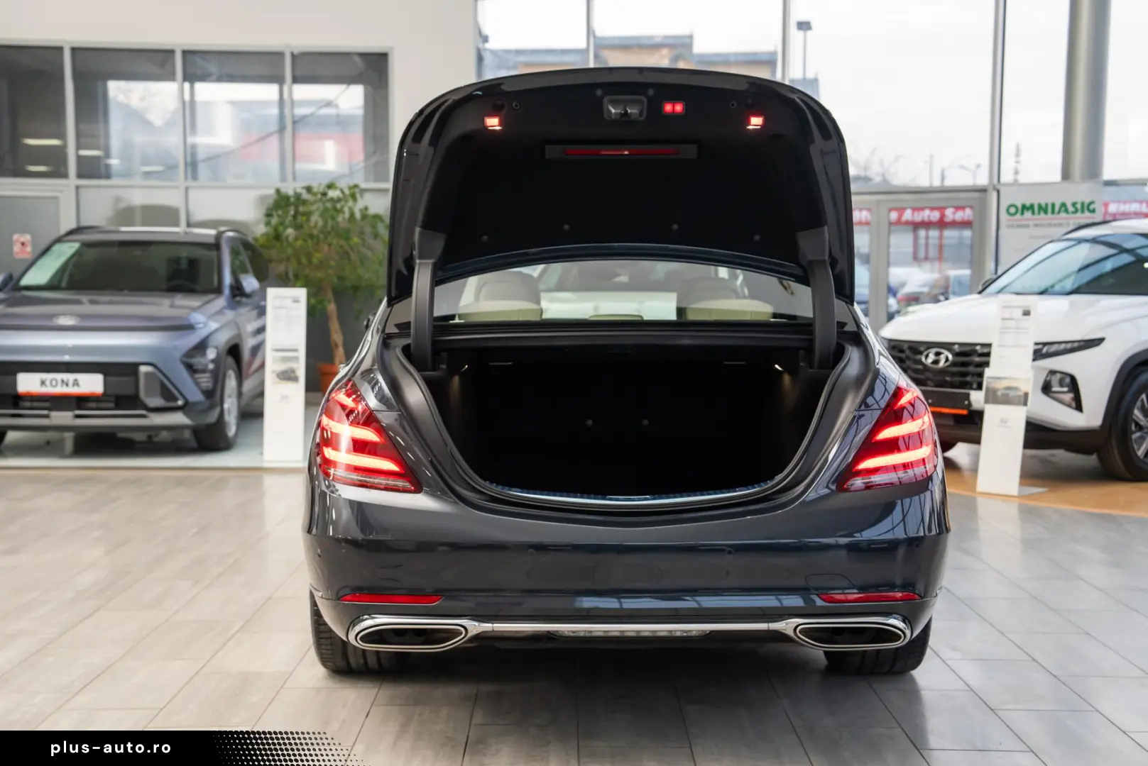 Mercedes-Benz S-Class S560 V8 4MATIC 9G-Tronic