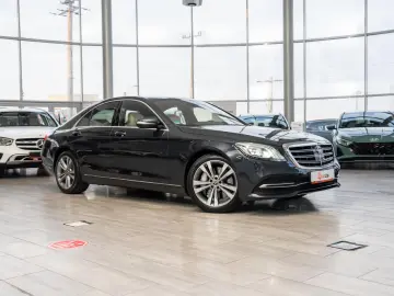 Mercedes-Benz S-Class S560 V8 4MATIC 9G-Tronic
