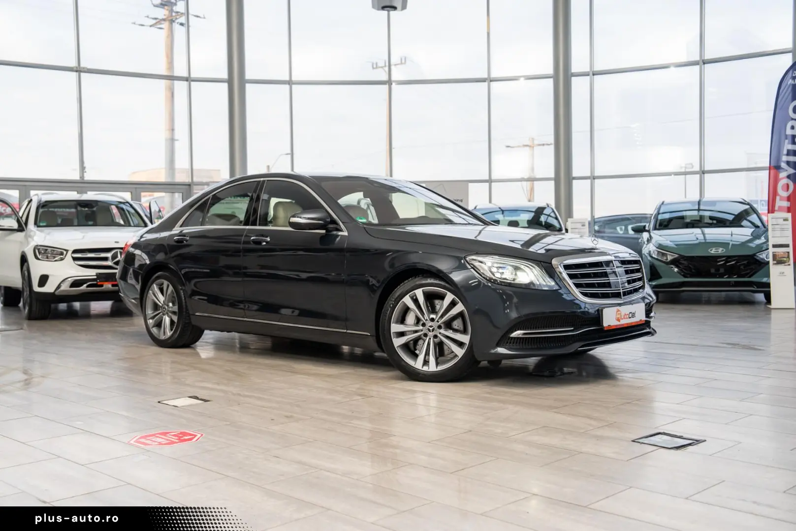Mercedes-Benz S-Class S560 V8 4MATIC 9G-Tronic