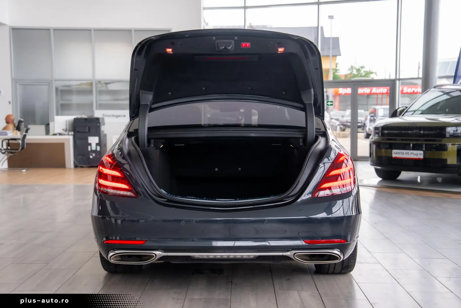 Mercedes-Benz S-Class S560 V8 4MATIC 9G-Tronic