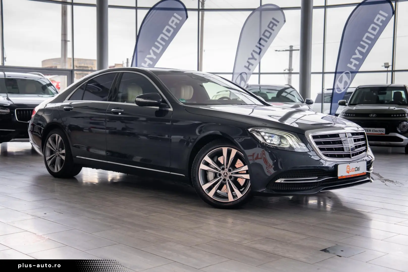 Mercedes-Benz S-Class S560 V8 4MATIC 9G-Tronic
