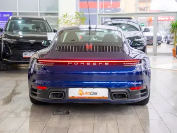 Porsche 911 CARRERA 4 - 992