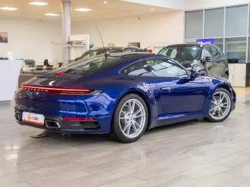 Porsche 911 CARRERA 4 - 992