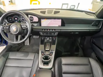 Porsche 911 CARRERA 4 - 992